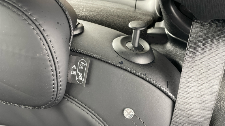 MINI Hatchback 135kW Cooper S Level 3 33kWh 3dr Auto Electric Hatchback